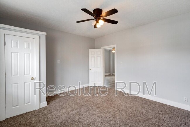 Building Photo - 743 Cottage Ave