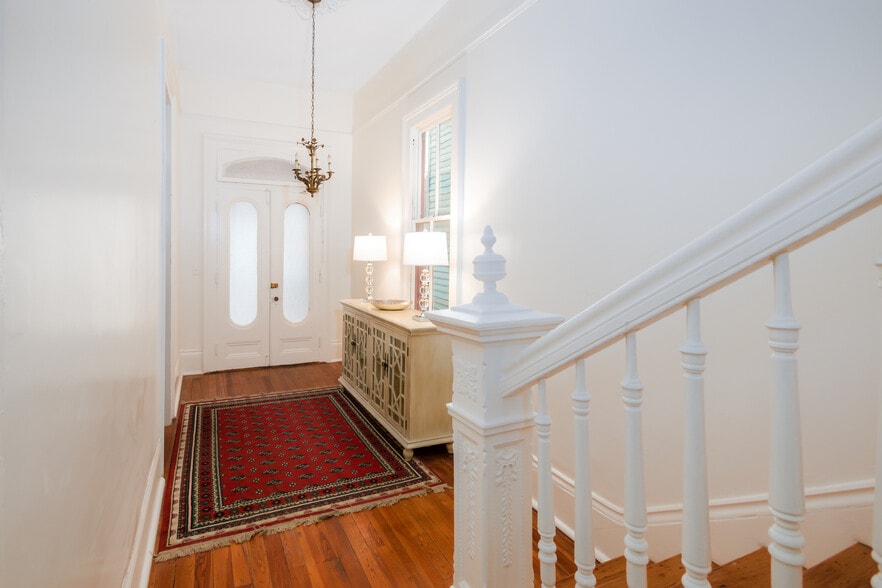 staircase - 4221 Prytania St