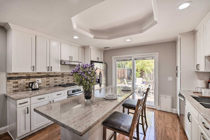 Building Photo - 3096 Dovela Way