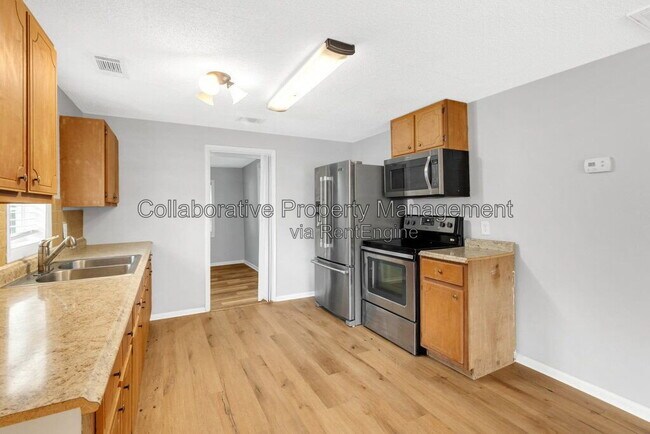 Building Photo - 2025 Eppinger St