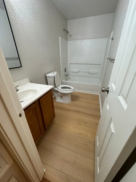 Guest bathroom - 8127 Willow Country