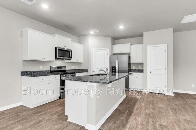 Building Photo - 641 Silver Spruce St