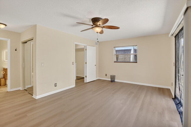 Building Photo - 2520 Van Buren St