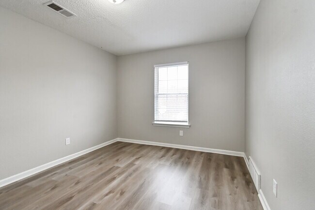 Building Photo - 7412 Hunter's Horn Dr