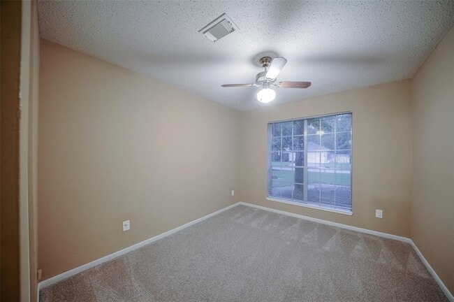 Building Photo - 143 W Village Knoll Cir