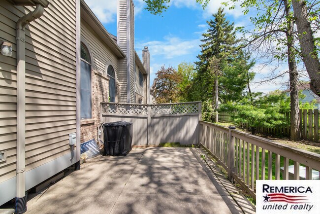 Building Photo - 45189 Horseshoe Dr
