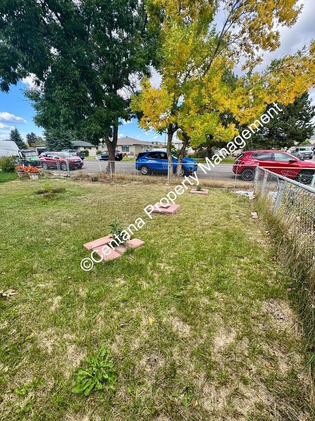 Building Photo - 3 Bed 1 Bath located on the flats