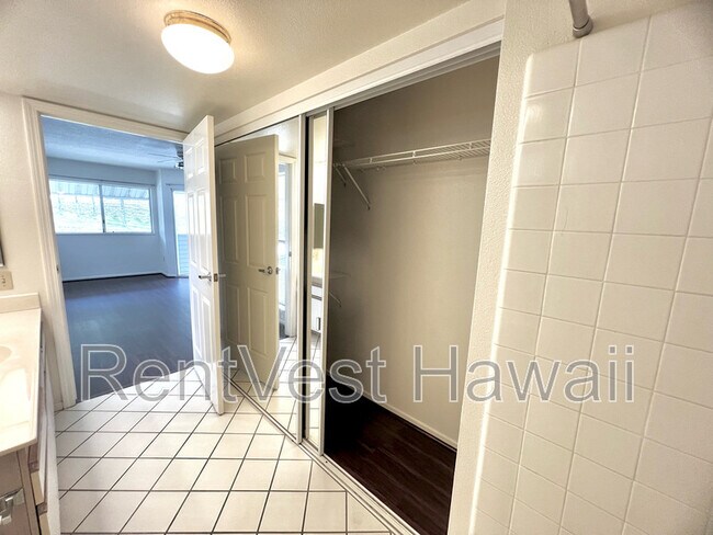 Building Photo - 95-270-270 Waikalani Dr