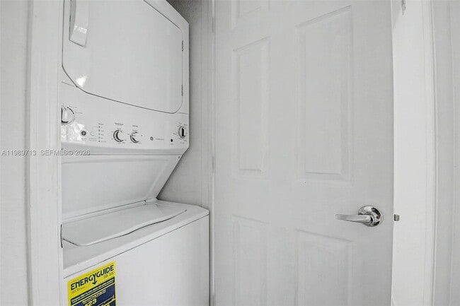 Building Photo - 7000 SW 80th St