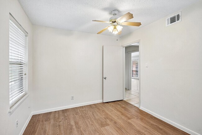 Building Photo - 6401 Rowan Ln