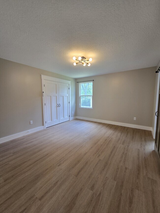 Building Photo - 6446 Navarre Rd SW