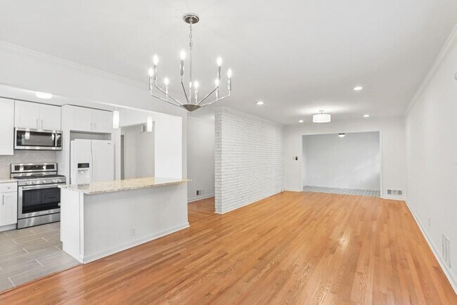 Building Photo - 2575 Sharondale Dr NE