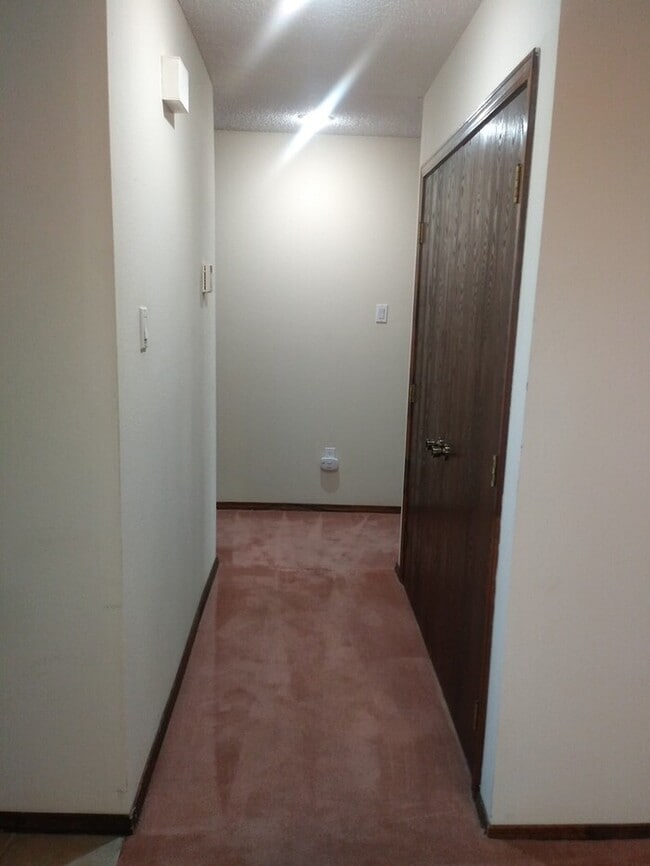 Building Photo - Spacious 2 Bedroom 1 bath with washer & dryer.