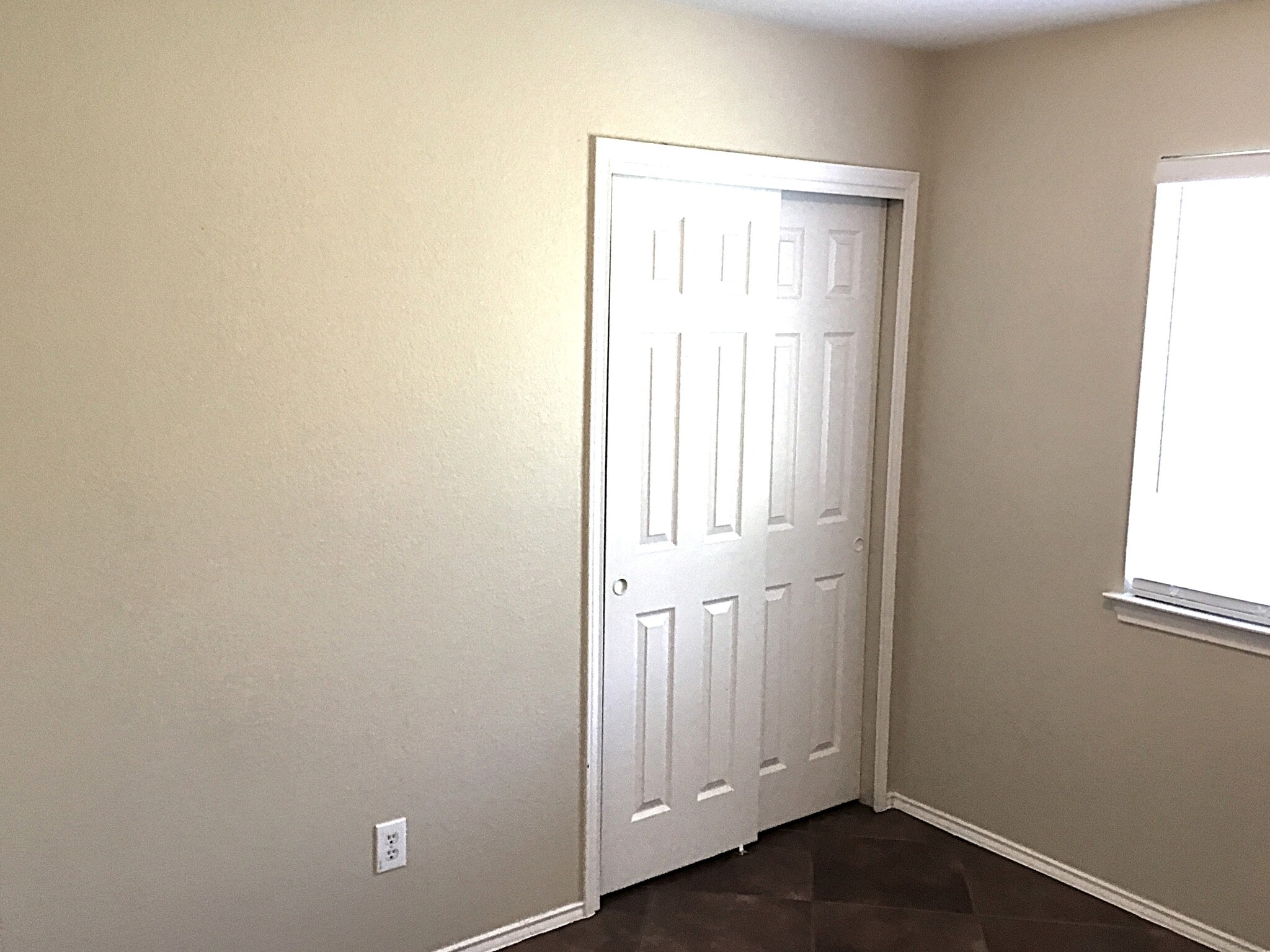 Building Photo - 216 Fall Creek Dr