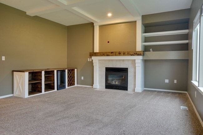 Building Photo - Lakeland Hills 2 Story