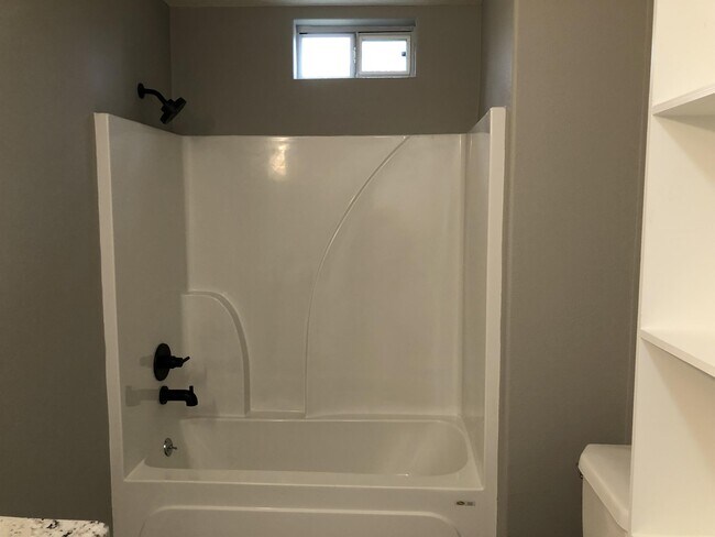 Building Photo - 590 Parks St