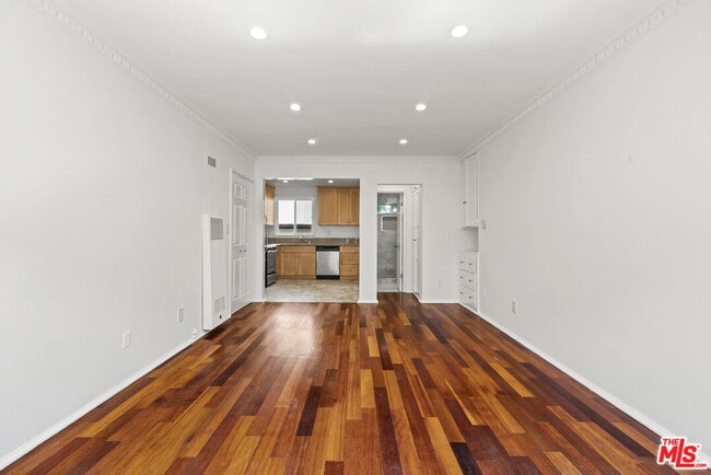 Building Photo - 1235 N Harper Ave