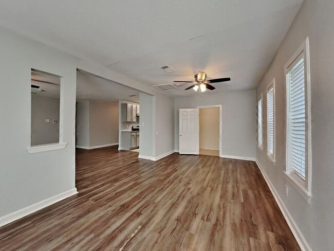 Building Photo - 1724 Spring Lake Dr