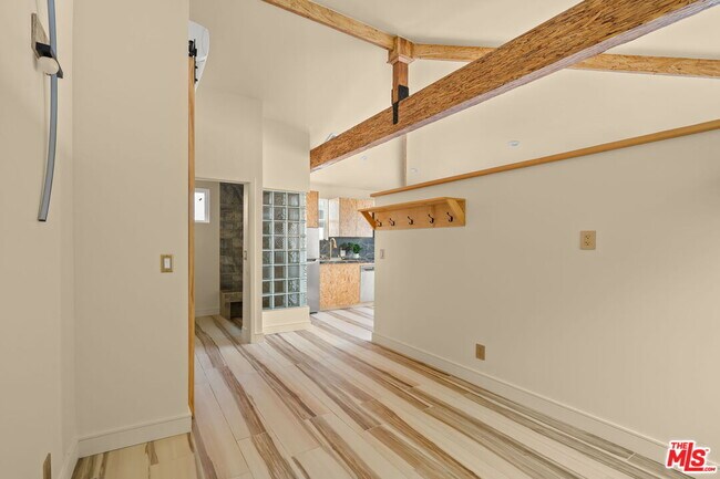 Building Photo - 621 Rose Ave