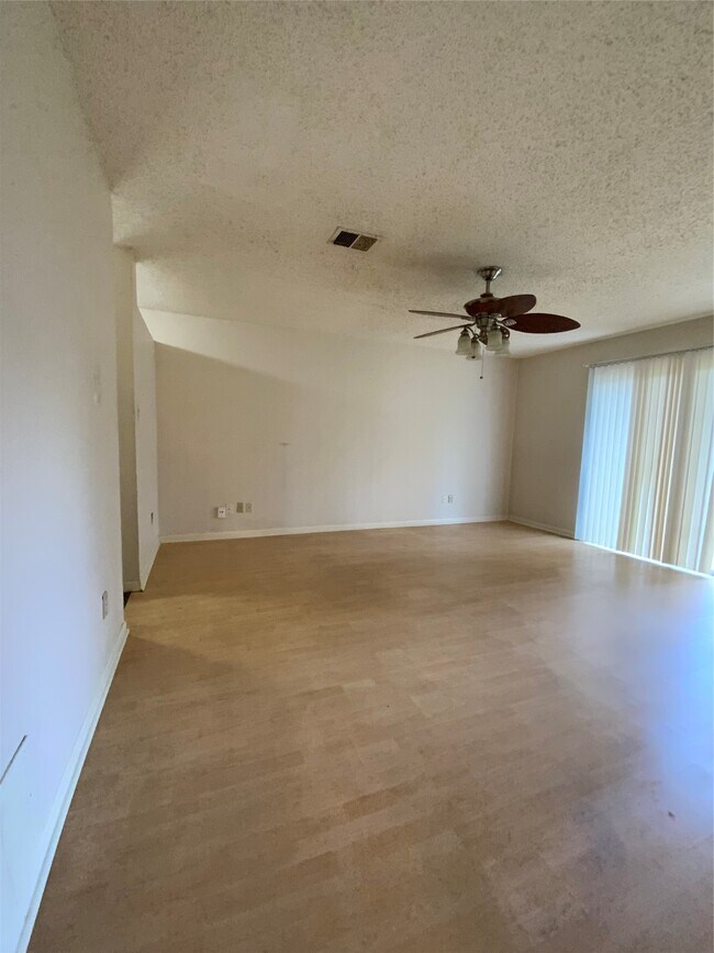 Building Photo - 5027 Kleinway Dr