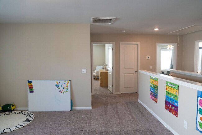 Building Photo - 114 Great Bend Dr