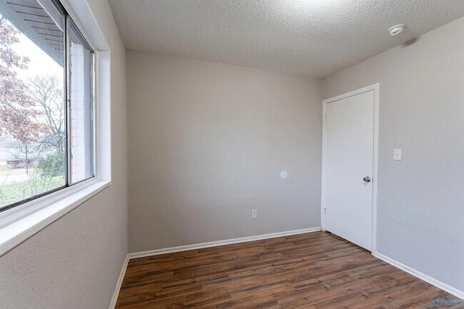Building Photo - 112 Wilkenson Dr NE