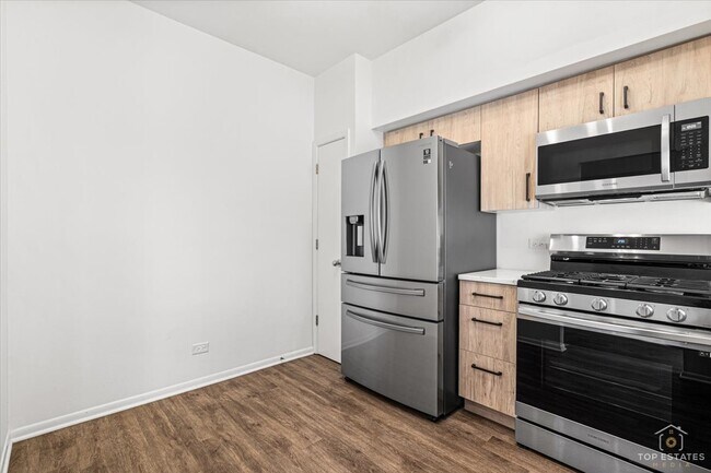 Building Photo - 1260 Cranbrook Dr