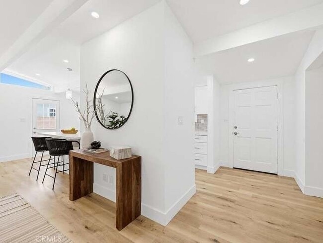 Building Photo - 1509 W Santa Clara Ave
