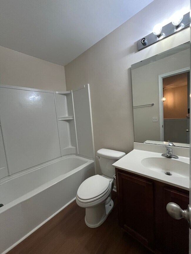 Building Photo - 479 Truman Dr