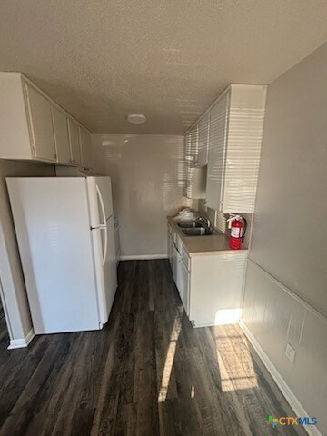 Building Photo - 613 Stringer St