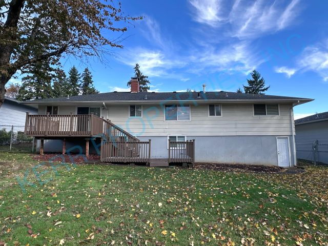 Building Photo - FREE RENT! Spacious 4-Bedroom Gem with 2,320 Sq Ft of Comfort in Milwaukie!