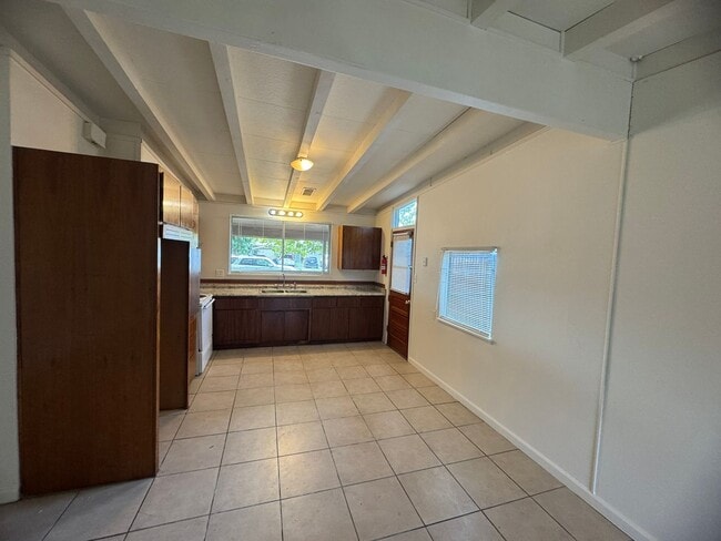 Building Photo - Spacious 4 Bedroom Home in West Sac
