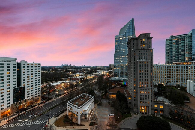 Building Photo - Gorgeous 1B/1B in Heart of Buckhead!