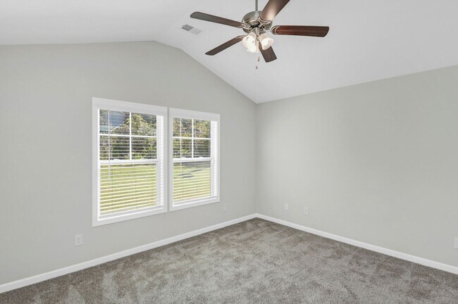 Building Photo - Beautiful Home for Rent in Elgin's Walnut ...