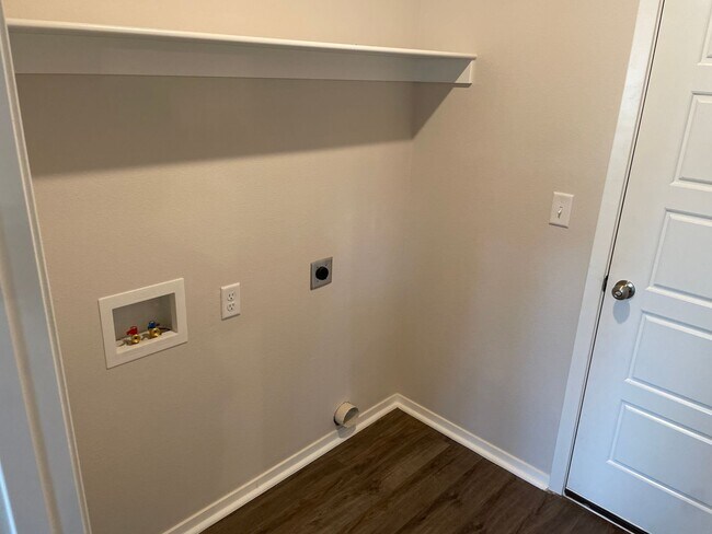 Building Photo - Now Pre-Leasing — Charming 3 Bed, 2 Bath Home in Siloam Springs!