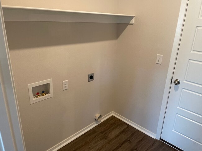 Building Photo - Now Pre-Leasing | Stylish 3 Bed, 2 Bath Home with Open Layout & 2-Car Garage in Siloam Springs
