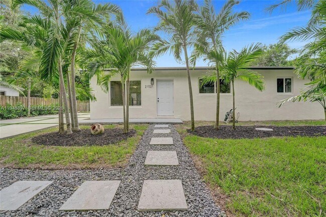 Building Photo - 21021 NE 13th Pl