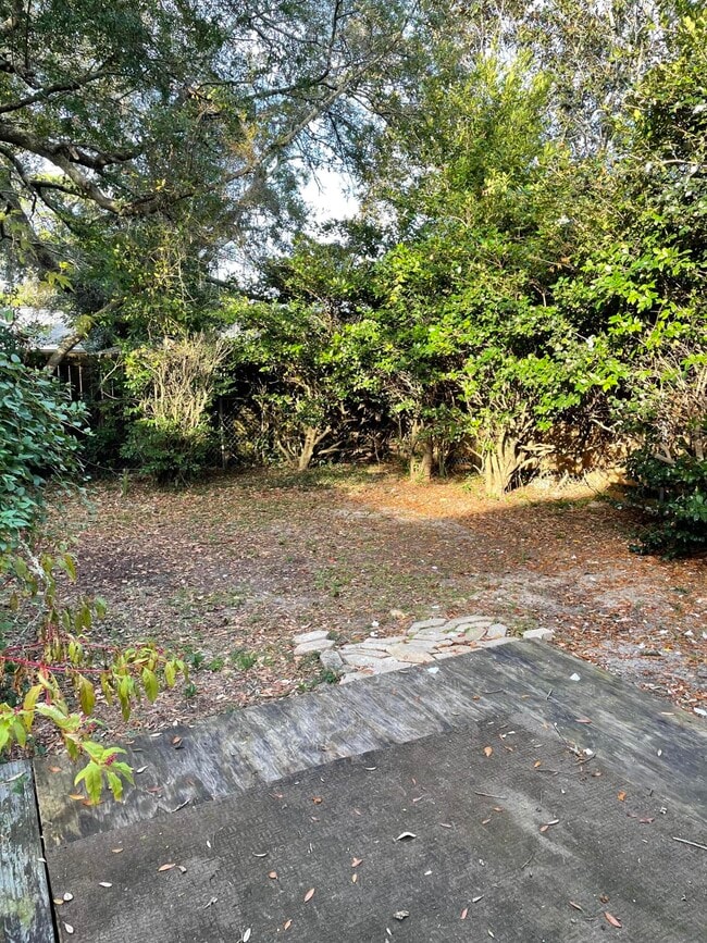 Building Photo - 733 Bradford Dr