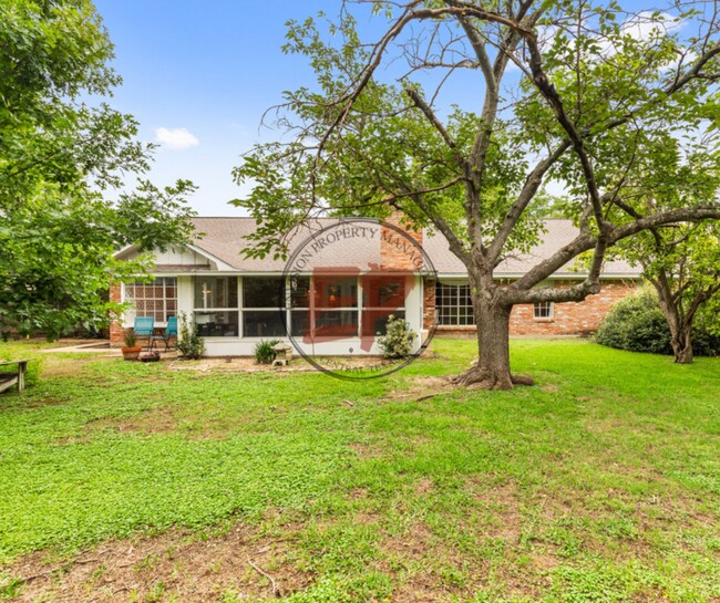 Building Photo - 712 Willow Creek Dr