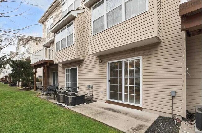 Building Photo - 187 Blue Heron Dr