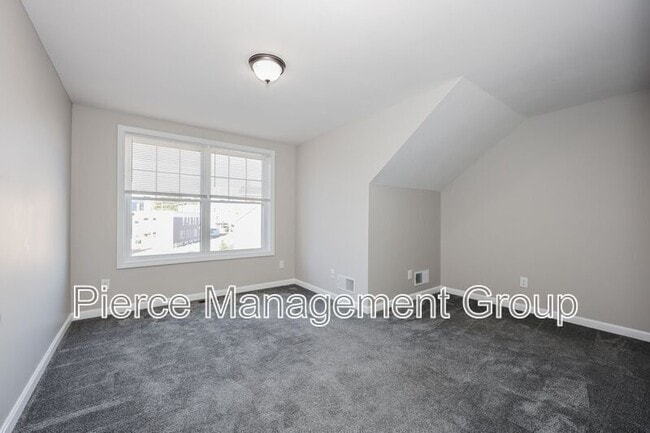 Building Photo - 6-21 Clarendon Way