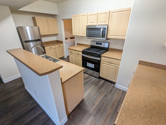 Building Photo - 8250 N Grand Canyon Dr