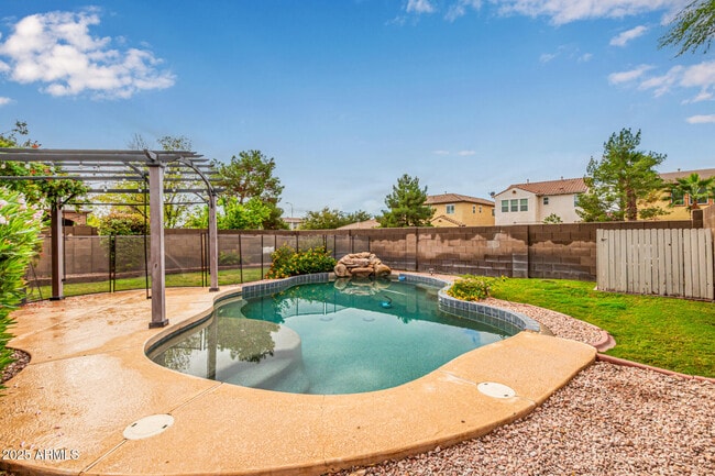 Building Photo - 1132 N Hudson Pl