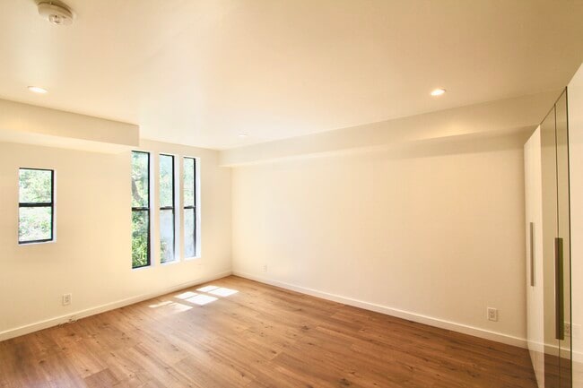 Building Photo - 2013 Cyprean Dr