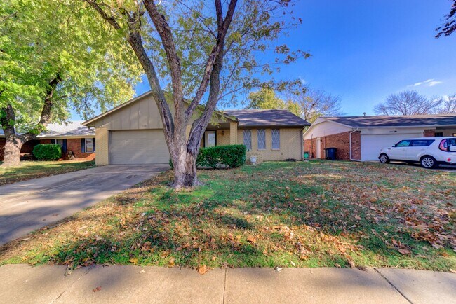 Building Photo - Newly renovated 3 bed / 2 Bath in Tulsa! Available Mid June!