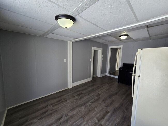 Building Photo - 415 Adams St