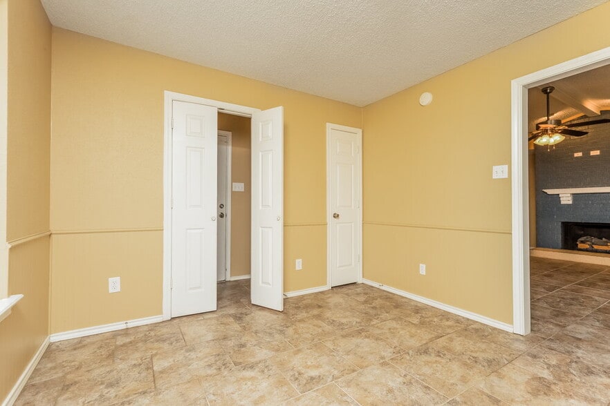 Building Photo - 3239 Wichita Dr