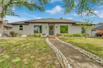 Building Photo - 9511 Robin Meadow Dr