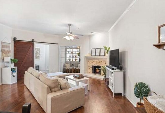 Building Photo - 3310 Fairmount-20478