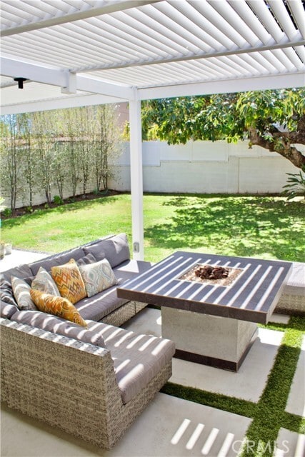 Building Photo - 8727 Glider Ave